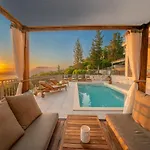 Luxury Fiscardo Walk - Heated Pool & Jacuzzi וילה *
