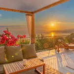 Luxury Fiscardo Walk - Heated Pool & Jacuzzi וילה פיסקרדו