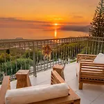 וילה Luxury Fiscardo Walk - Heated Pool & Jacuzzi *