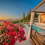 וילה Luxury Fiscardo Walk - Heated Pool & Jacuzzi *