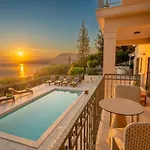 וילה Luxury Fiscardo Walk - Heated Pool & Jacuzzi *