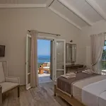 Villa Luxury Fiscardo Walk - Heated Pool & Jacuzzi