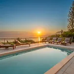 Luxury Fiscardo Walk - Heated Pool & Jacuzzi 别墅