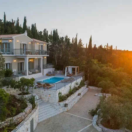 Luxury Fiscardo Walk - Heated Pool & Jacuzzi Villa