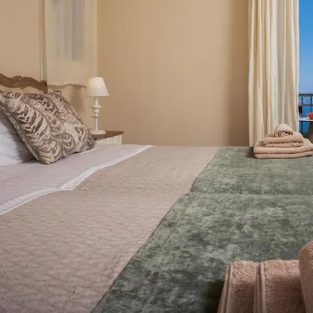 Luxury Fiscardo Walk - Heated Pool & Jacuzzi Fiskardo