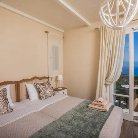 Villa Luxury Fiscardo Walk - Heated Pool & Jacuzzi