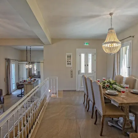 Villa Luxury Fiscardo Walk - Heated Pool & Jacuzzi