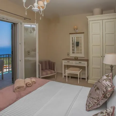 Luxury Fiscardo Walk - Heated Pool & Jacuzzi Βίλα