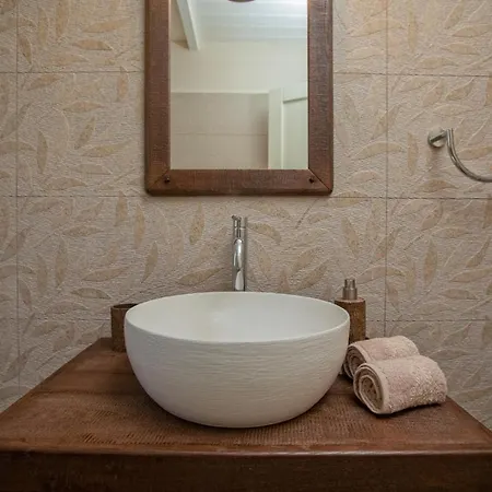 Luxury Fiscardo Walk - Heated Pool & Jacuzzi Villa *