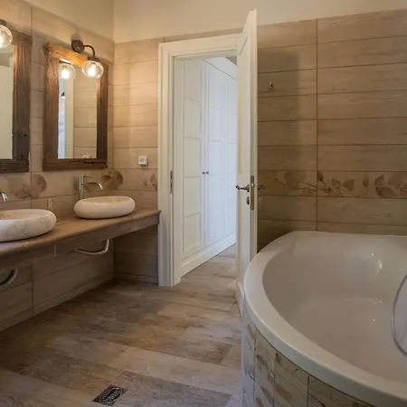 Luxury Fiscardo Walk - Heated Pool & Jacuzzi 别墅 *