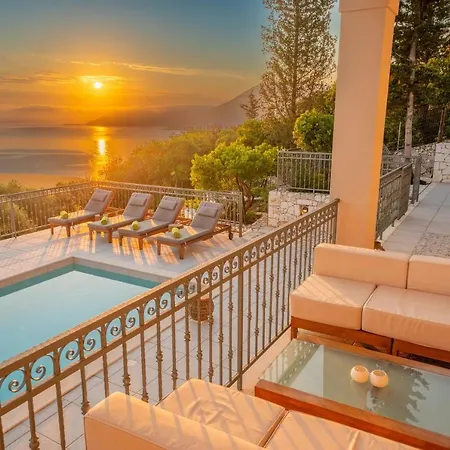 Luxury Fiscardo Walk - Heated Pool & Jacuzzi *