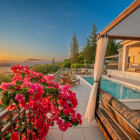 Villa Luxury Fiscardo Walk - Heated Pool & Jacuzzi *