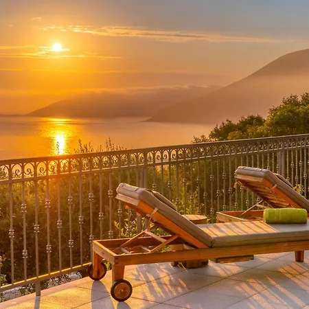 Villa Luxury Fiscardo Walk - Heated Pool & Jacuzzi