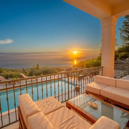 Luxury Fiscardo Walk - Heated Pool & Jacuzzi Villa *