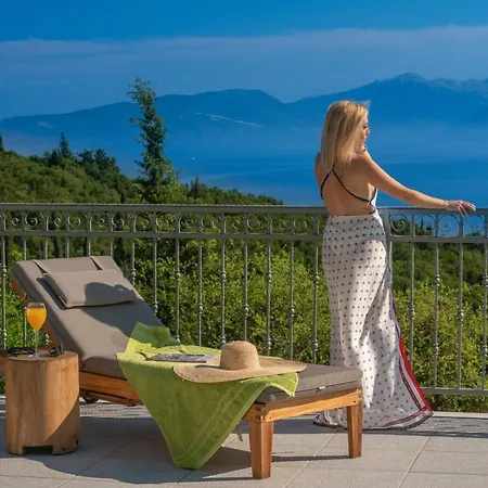 Luxury Fiscardo Walk - Heated Pool & Jacuzzi Villa *