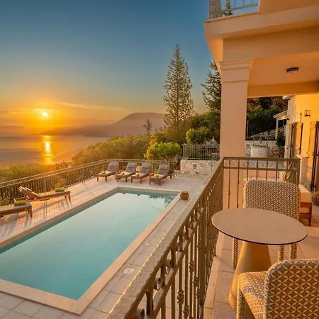 Villa Luxury Fiscardo Walk - Heated Pool & Jacuzzi *